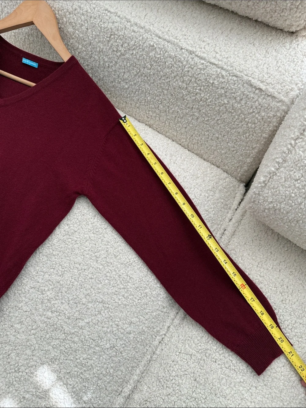 Women's V-Neck Sweater in Burgundy - Unknown Brand